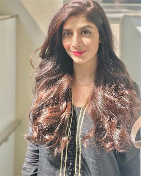 Mawra Hocane Flaunts Elegance In Her Sari Looks Reviewitpk