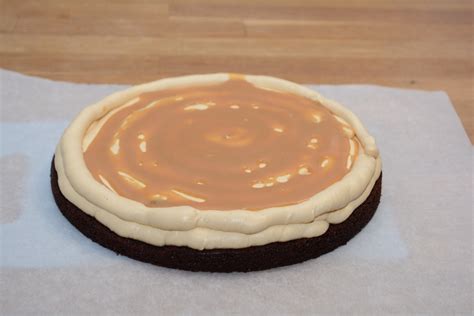 Opskrift P Naked Cake Med Chokolade Og Karamel Fines Dk