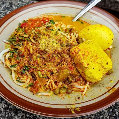 laksa  jakarta  istimewa  betawi hingga singapura nibble