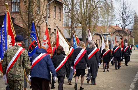 Związek Nauczycielstwa Polskiego Inicjatywa ZNP Godne płace i