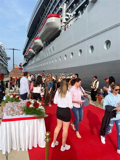 Lüks kruvaziyer gemisi Resilient Lady Bodrum Cruise Porta demir attı