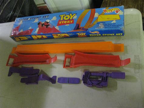Disneys Toy Story Hot Wheels Super Stunt Set Feet Of Race Car Track