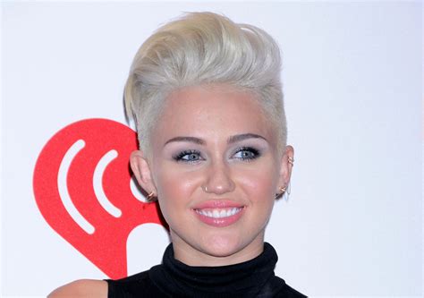 Miley Cyrus Bient T Actrice Dans Un Film Porno Lesbien Closer