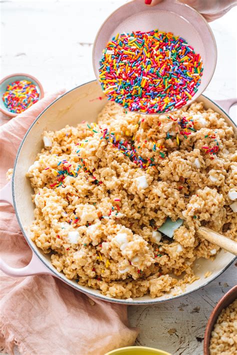 Rice Krispie Treats with Sprinkles - College Housewife