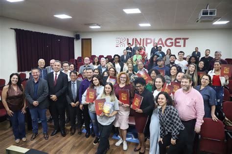 Unipiaget realiza cerimônia de entrega de bolsas de estudo integrais