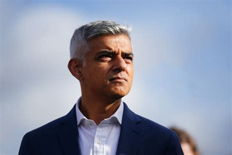 Sadiq Khan calls for mandatory face masks on public transport amid ...