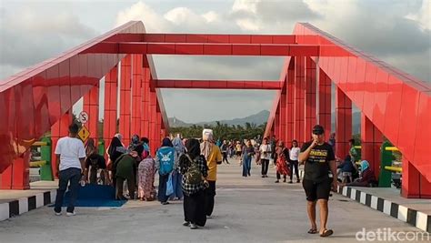 Jembatan Merah Penahan Banjir Kulon Progo Jadi Tempat Wisata Dadakan