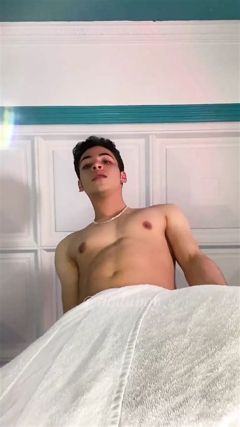 What Is Under The Towel Gay Homemade Amateur Porn Feat Aodaboy By FapHouse XHamster