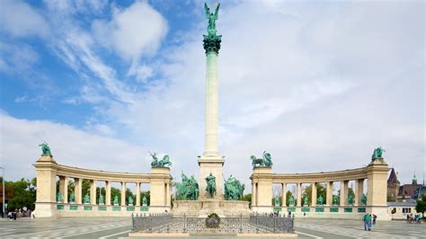 Heldenplatz In Budapest Expediade