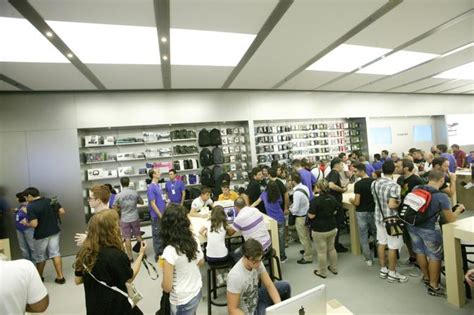 Centro Campania L Inaugurazione Dell Apple Store Corrieredelmezzogiorno