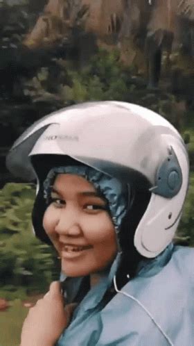 Ngakak Sarkas GIF - Ngakak Sarkas Sarcastic Laugh - Discover & Share GIFs