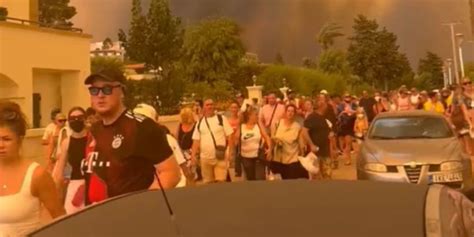 Touristen Sollen Auf Rhodos Auf Der Flucht Sein