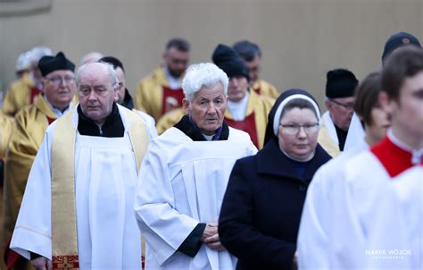 Niedziela Zmartwychwstania Pa Skiego Msza W Rezurekcyjna W