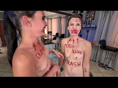 Dos putas estúpidas haciendo estupideces Auto humillación y humillación mutua XVIDEOS