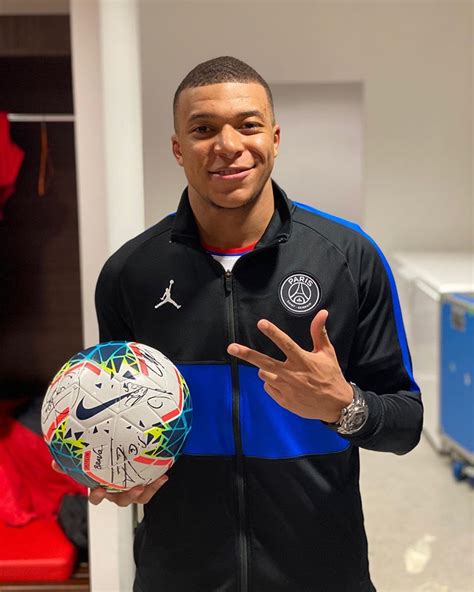 Kylian Mbappé on Instagram RDV au Stade de France FINALE