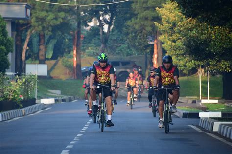 Pejabat Utama Pasmar Jaga Kondisi Fisik Dengan Olahraga Bersepeda