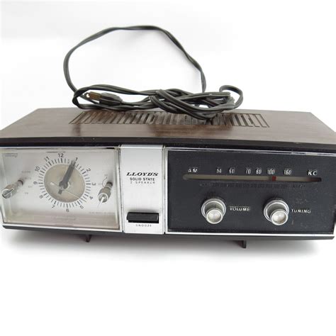 Vintage Lloyds Solid State 2 Speaker Alarm Clock Amfm Radio Model