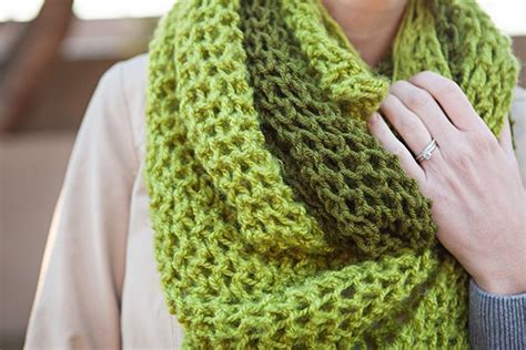 How To Knit A Chunky Cowl Scarf