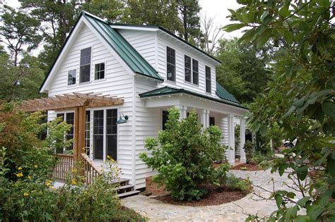 This Traditional Katrina Cottage Design Has 3 Bedrooms In 1112 Sq Ft