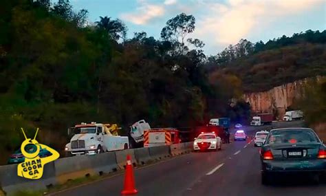 Michoacán Tráiler Se Accidenta En La Morelia Pátzcuaro El Chofer Está Herido