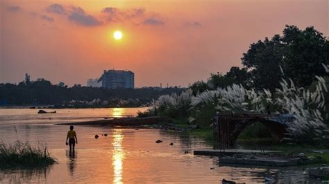 Yamuna Flowing Above Warning Mark In Delhi Water Flow At Hathnikund