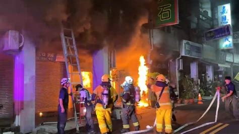 透天厝竄火！母2樓跳下逃生 兒逃隔壁棟驚險獲救 東森最即時最快速新聞