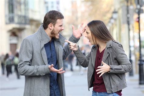 Características De La Comunicación Agresiva Masonerialibertaria