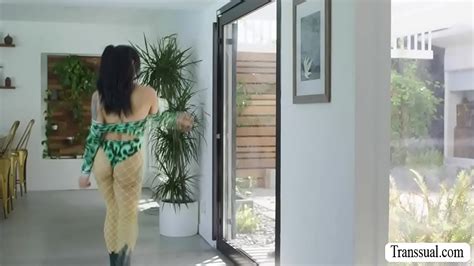 Horny Tbabe Eva Maxim Gives Cliff Jensen The Time Of His Life She Gives Him A Blowjob Xnxx