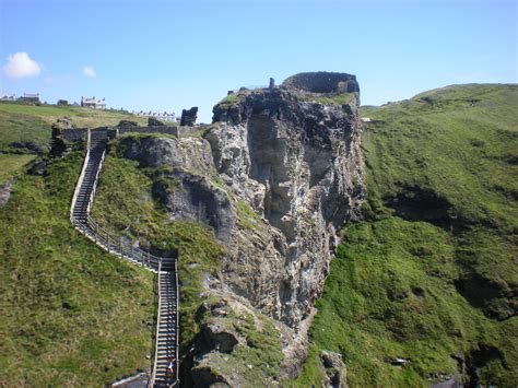 Macmillan Castle King Arthur Treasure 6