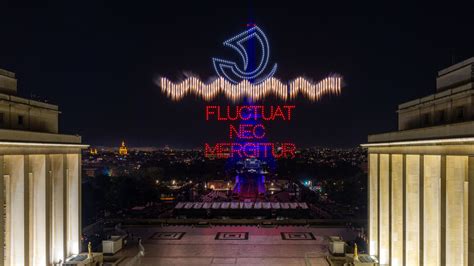 Quels Taient Ces Drones Qui Ont Fait Pleuvoir Les Feux D Artifice Du