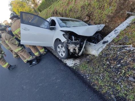 Auto Queda Incrustado En Muro De Contenci N En Chiriqu Y Conductor Muere