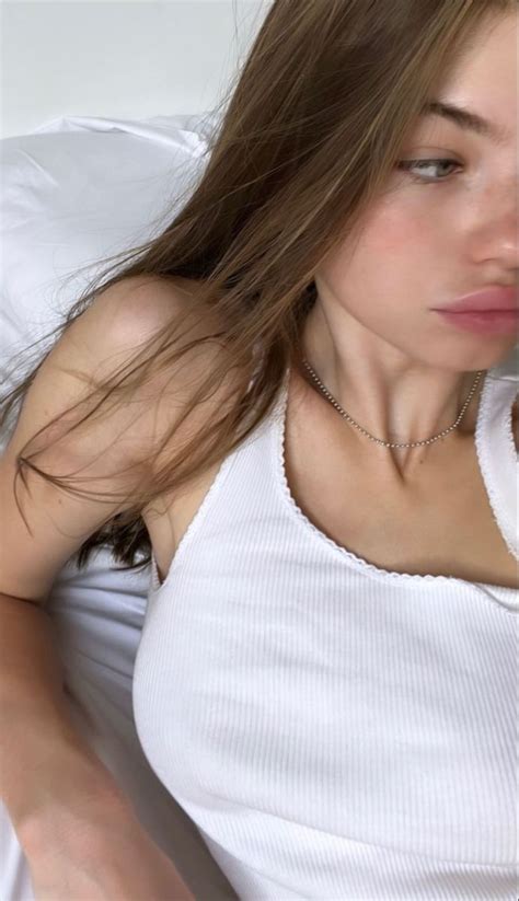 Pinterest In Beautiful Girl Face Brunette Girl Pretty Face