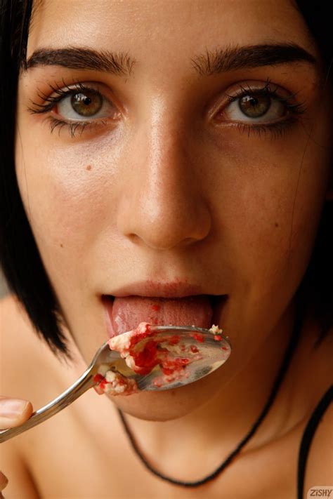 Diner Date Leads To Sexy Teasing By Adorable Brunette Queti Revello Photos