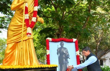 Hon'ble Governor of Tamil Nadu, paid floral tributes to the portrait of Avvaiyar at Avvaiyar ...