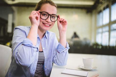 Premium Photo Businesswoman Wearing Eyeglasses