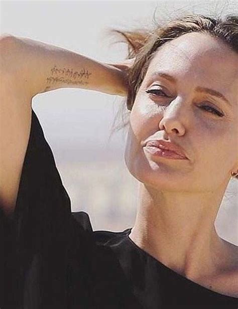 Melhores Tatuagens De Angelina Jolie Seus Significados Bacana