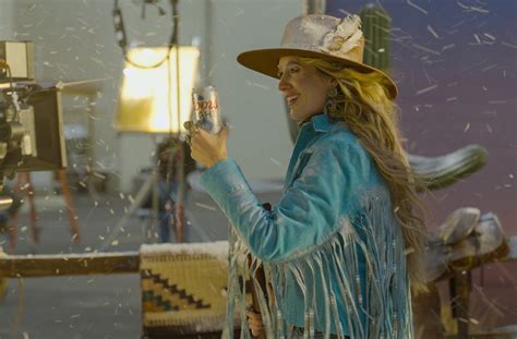 Lainey Wilson To Be Featured In Coors Light Super Bowl Commercial