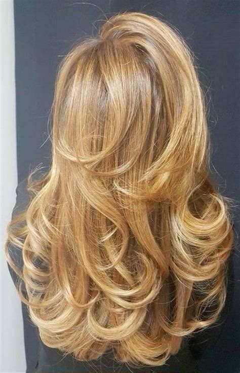 Bouncy Honey Blonde Hair Long Hair Styles Honey Blonde Hair Hair