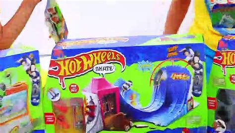 Vlad And Niki Have Fun With Hot Wheels Skate Fingerboards And Play Sets Video Dailymotion
