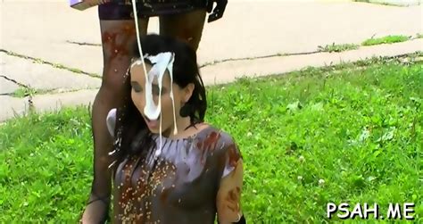 Babe Gets Feet Worshipped