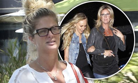 Rachel Hunter Shows Off Her Natural Beauty By Going Make Up Free In