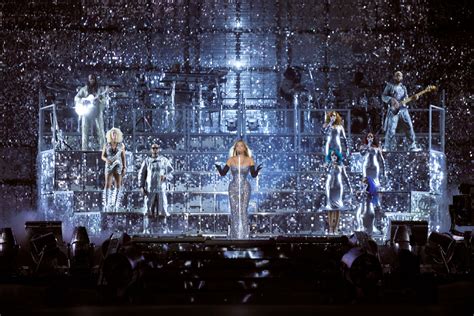 Beyonce Renaissance Tour Tutti I Look Da Prada A Balenciaga Vogue Italia