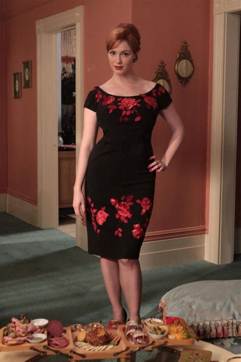 ‘mad Men Fashion Joan Holloways Most Iconic Style Moments Mad Men Mad Men Fashion Joan