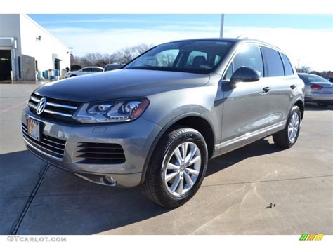 Canyon Gray Metallic Volkswagen Touareg V Sport Motion