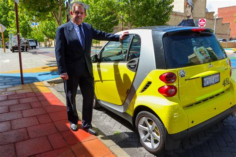 Smartcar Yellow – Star Cars Agency