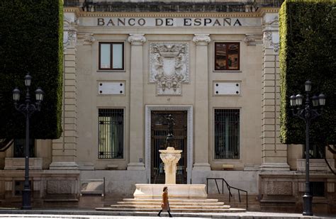 Spanish banks face rise in deposit costs, Central Bank warns | Reuters