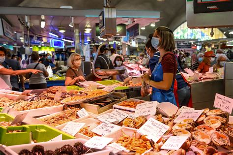 Le marché Central de Royan le royaume de la jovialité Guide de