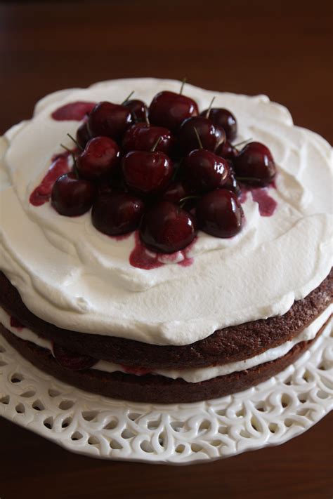 Gâteau Au Chocolat Et Cerises Pour 8 Personnes Recettes Elle à Table