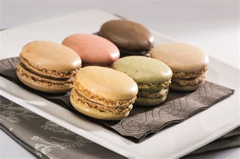 27401 - Mini Macarons | Landert Bread