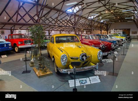 El Museo del automóvil Moncopulli con una colección de autos Studebaker